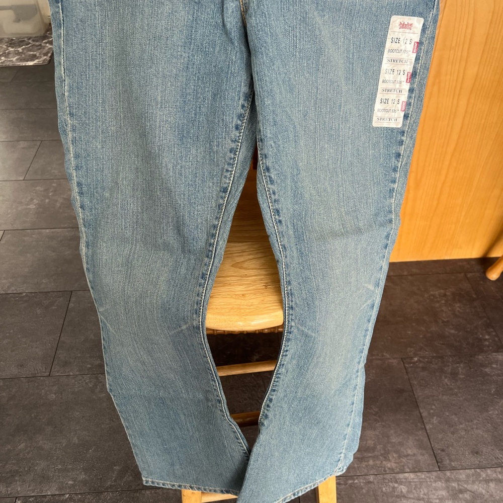 Women’s New Levi's Light Blue Denim Jeans with Tan Leather Patch - Picture 5 of 7